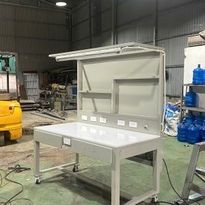 Xe đẩy inox, mặt bàn dán thảm xanh